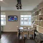 Panoramic River View I Spacious Modern 2br Apartment *