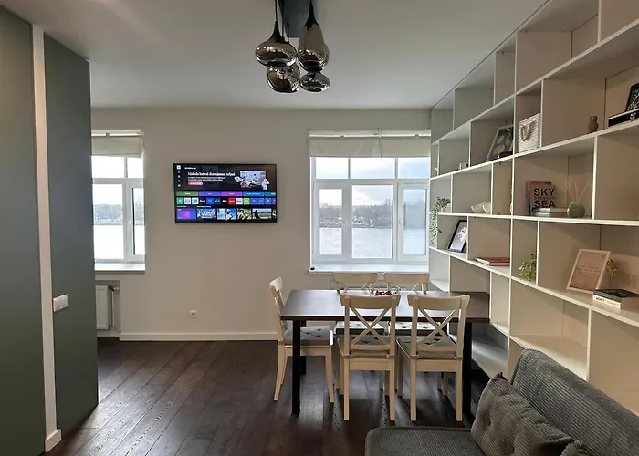 Panoramic River View I Spacious Modern 2br Apartment *